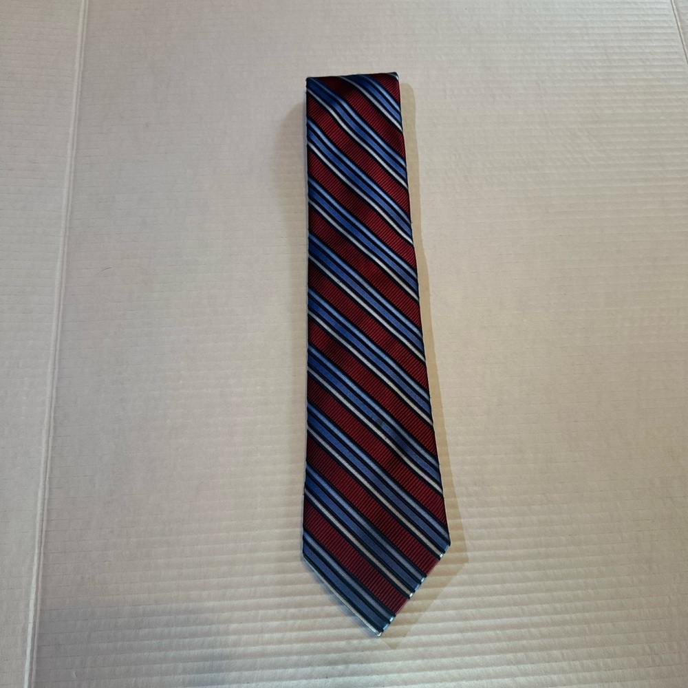 Men’s Red 100% silk Pronto Uomo Couture Neck Tie.